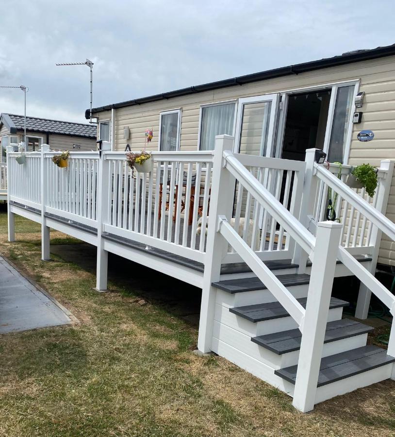 Heron 41: Beachside Pet-Friendly Retreat at California Cliffs Scratby Exterior photo