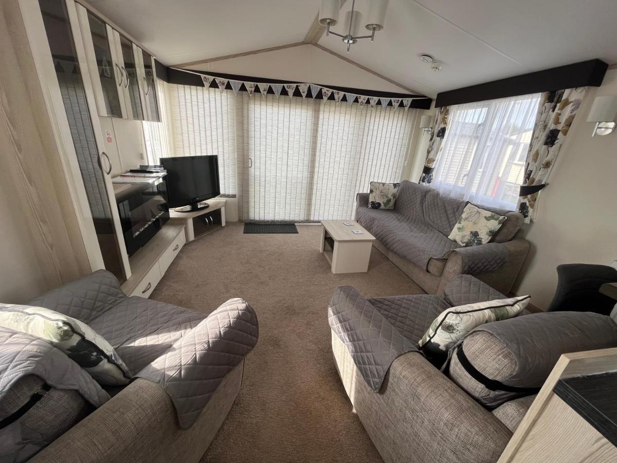 Heron 41: Beachside Pet-Friendly Retreat at California Cliffs Scratby Exterior photo